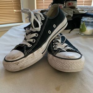 Black low top converse